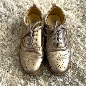 Preloved Gap little girls size 12. Pretty metallic color.